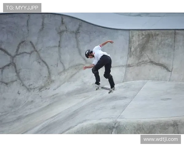 重庆滑板队的反击战术与滑板文化的深度融合探讨